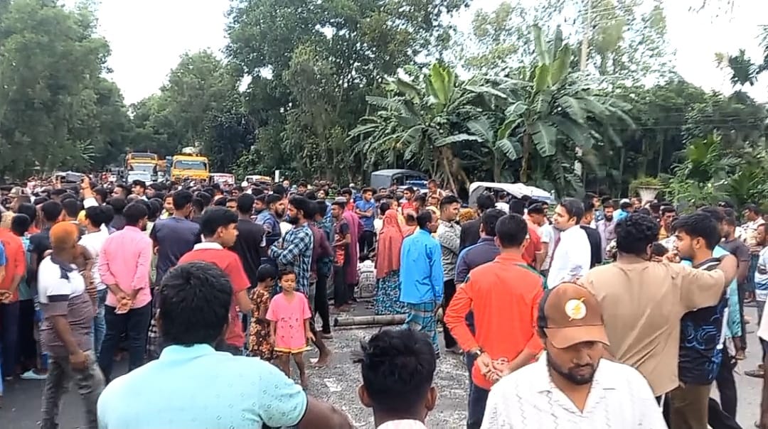 শিশুকে ধর্ষণের অভিযোগ, ‘আপস-ধামাচাপার’ প্রতিবাদে মহাসড়ক অবরোধ